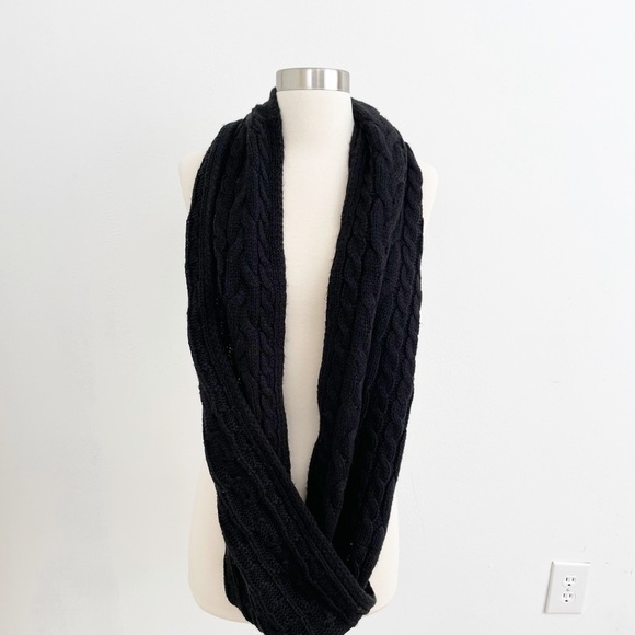 Cable Knit Black Infinity Scarf One Size - Picture 4 of 6